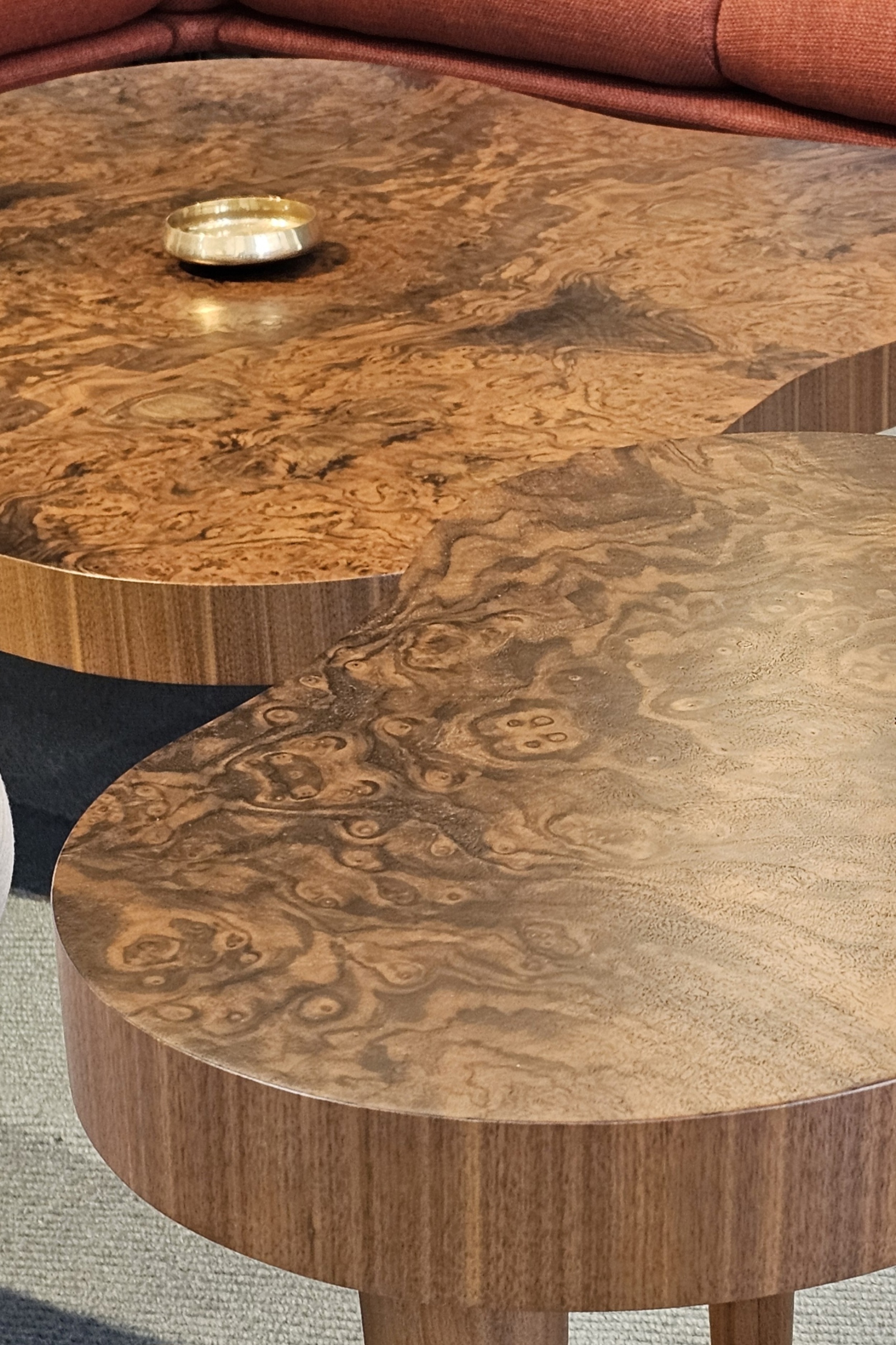 Burl-veneer-by-Flexhouse-Partner-sidetable