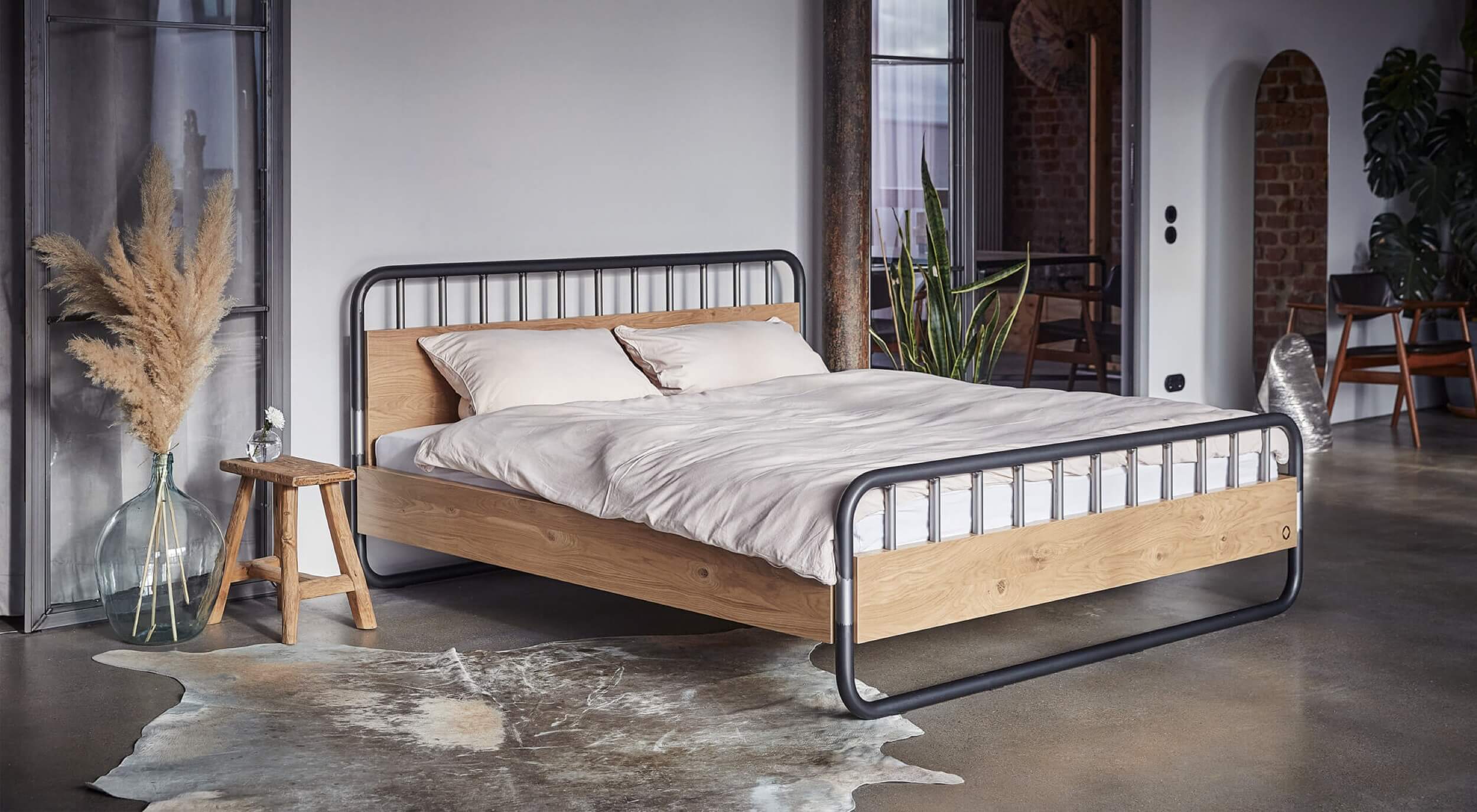 furniture_development_wood_steel_bed